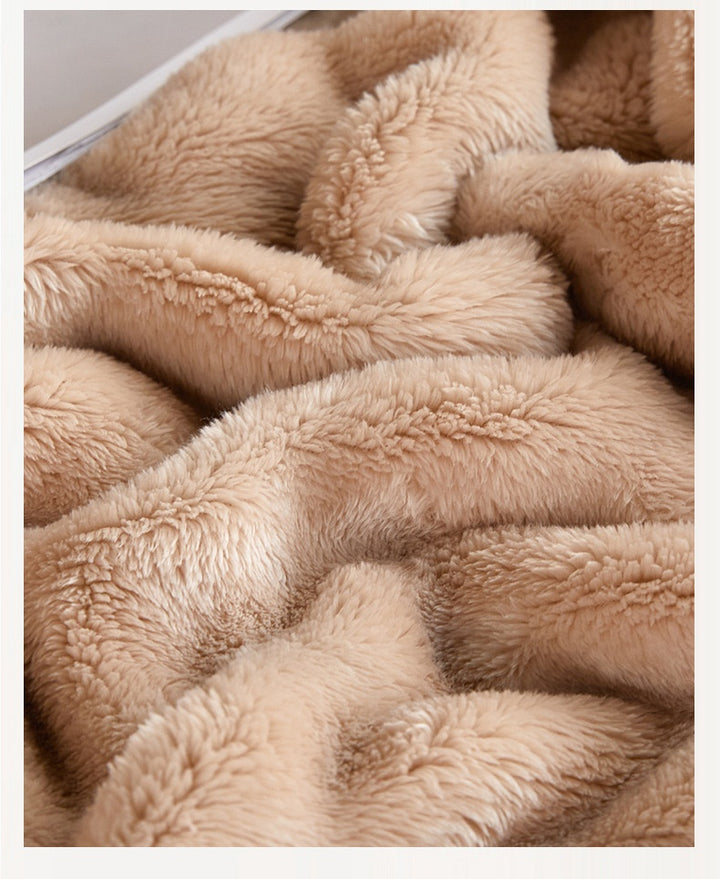 Bubble faux fur blanket with black trim