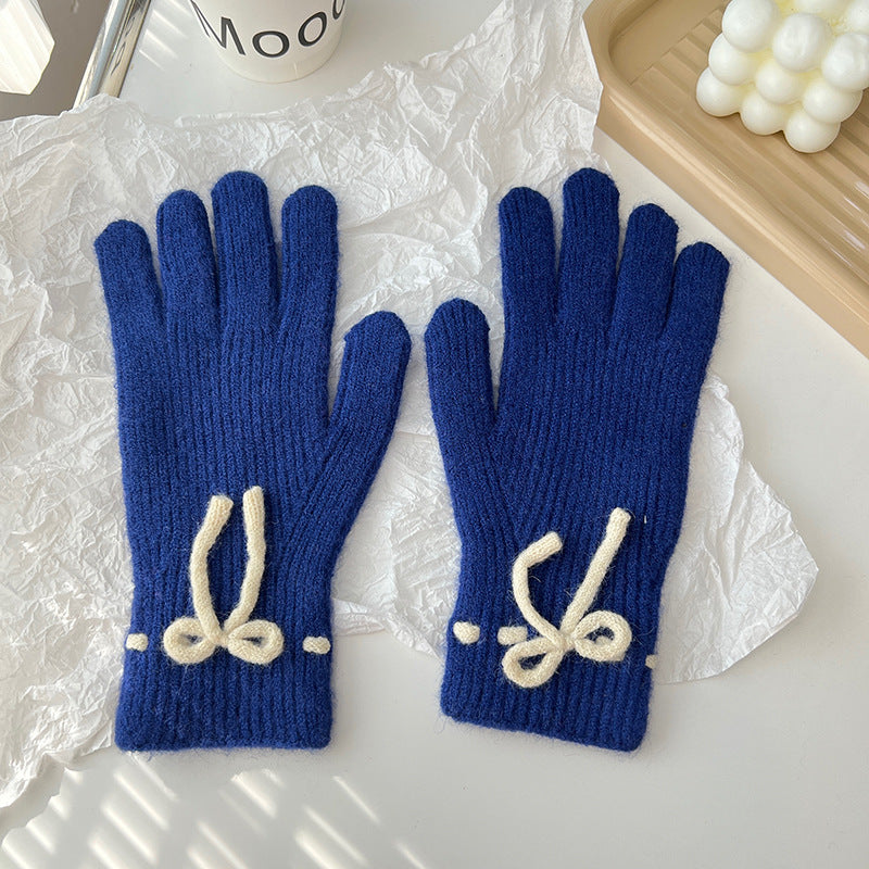 Pink ribbed knit gloves with bow