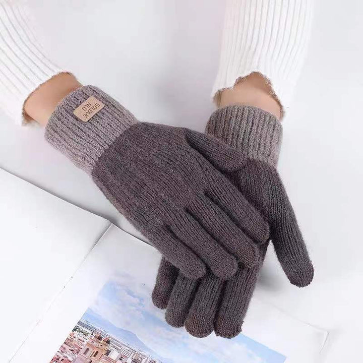 Brown knit gloves with contrast ribbed cuff