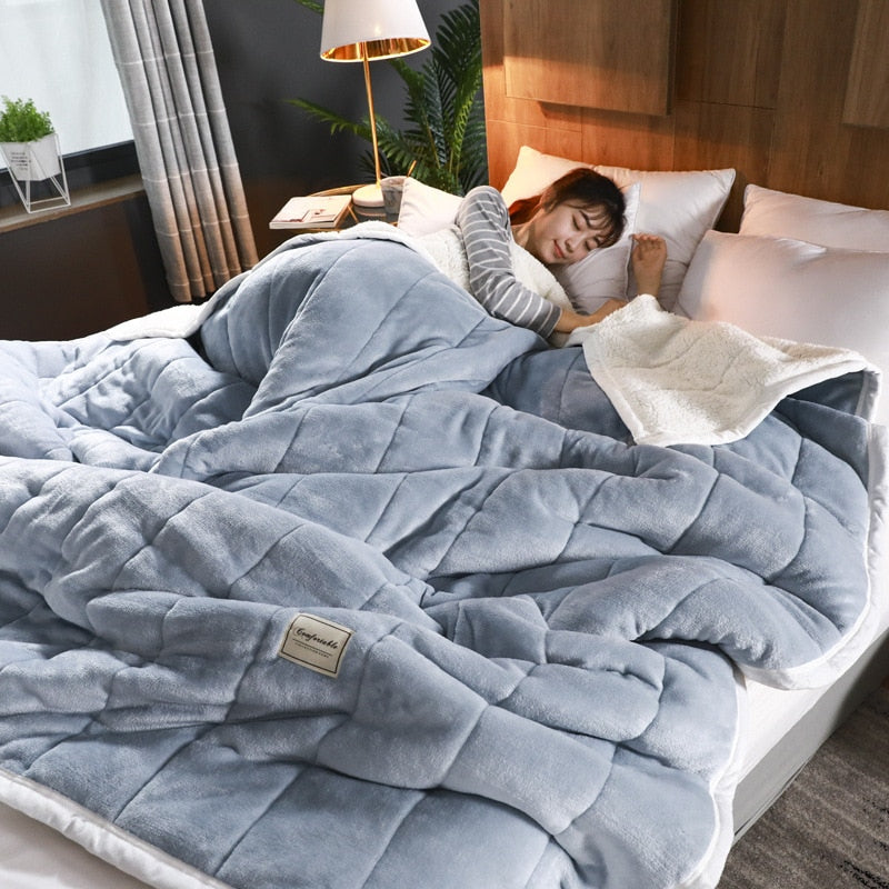 Thick fleece blanket with sherpa back