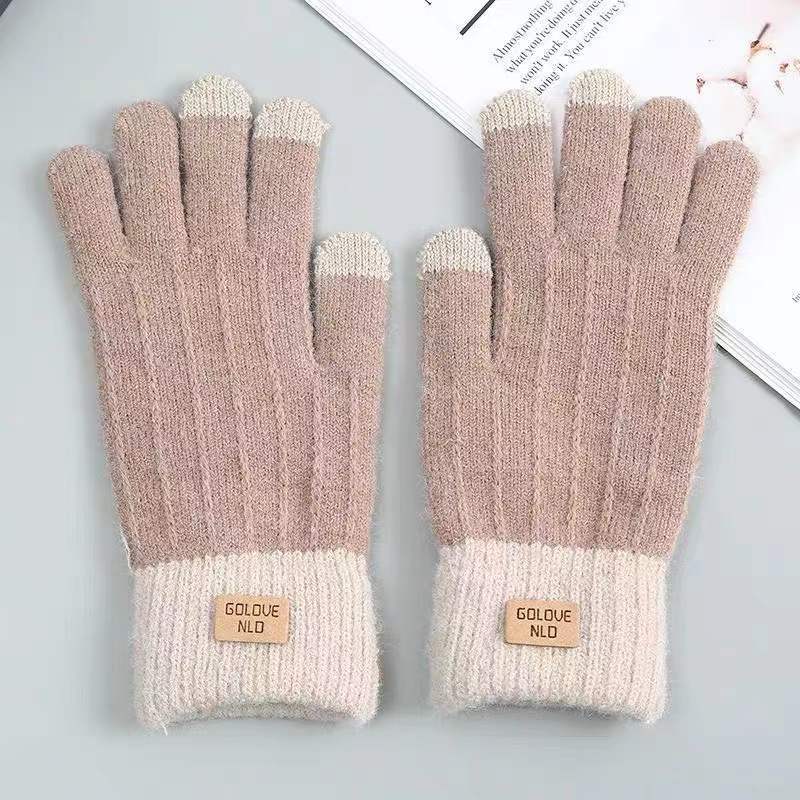 Brown knit gloves with contrast ribbed cuff