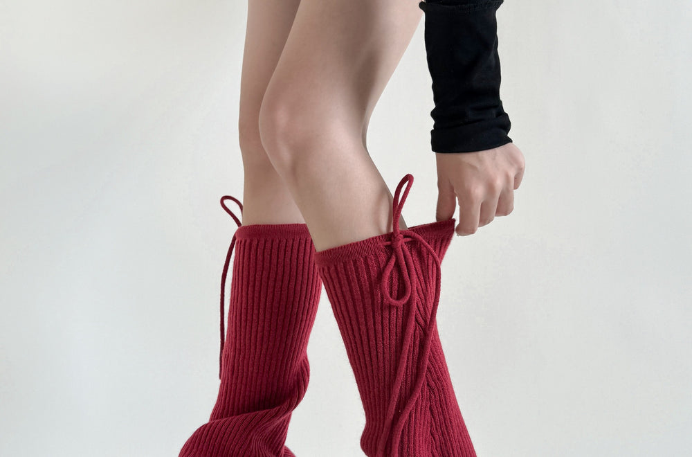 Flared ribbed leg warmers with tie
