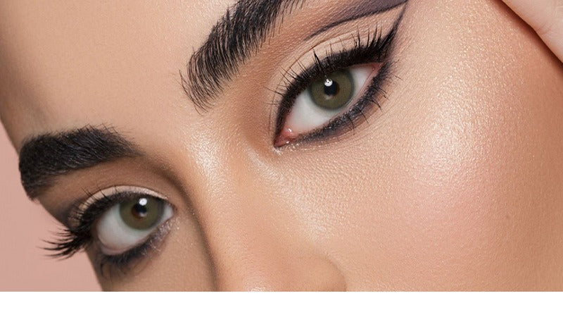Magnetic eyelashes in round mirror case