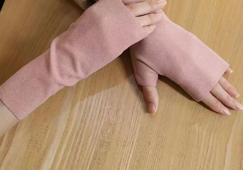 Gray knit fingerless hand warmers