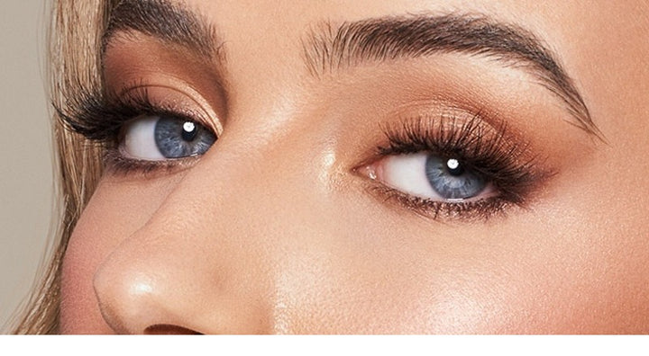 Magnetic eyelashes in round mirror case