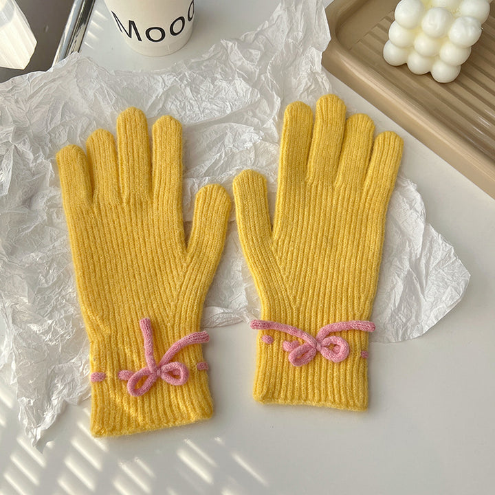 Pink ribbed knit gloves with bow